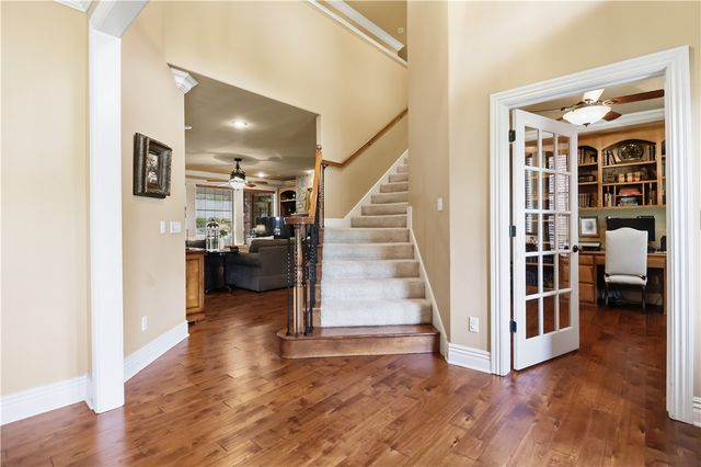 2468 N Covington Park Boulevard, Fayetteville, AR 72703
