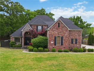 2468 N Covington Park Boulevard, Fayetteville, AR 72703
