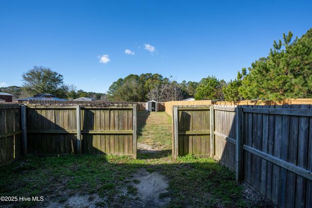 113 Tillett Lane, Sneads Ferry, NC 28460