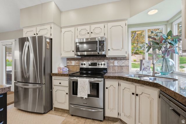 1052 E 5900 S, South Ogden, UT 84405