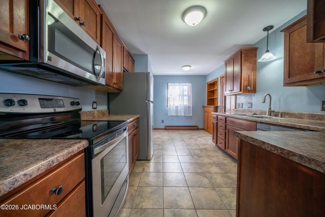 2009 WAYNE AVENUE, Jefferson City, MO 65109