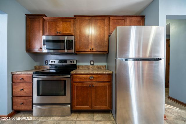 2009 WAYNE AVENUE, Jefferson City, MO 65109