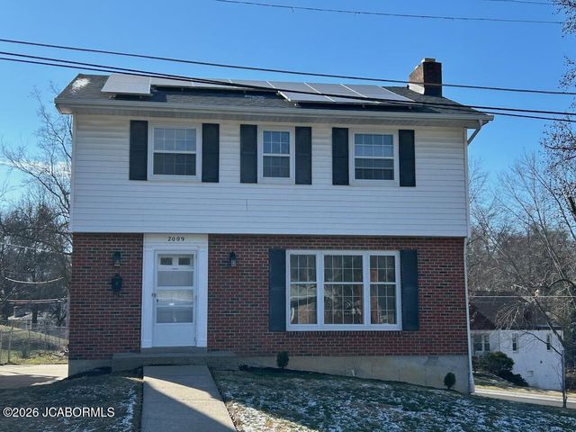 2009 WAYNE AVENUE, Jefferson City, MO 65109