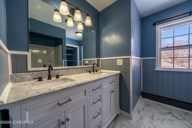 2009 WAYNE AVENUE, Jefferson City, MO 65109