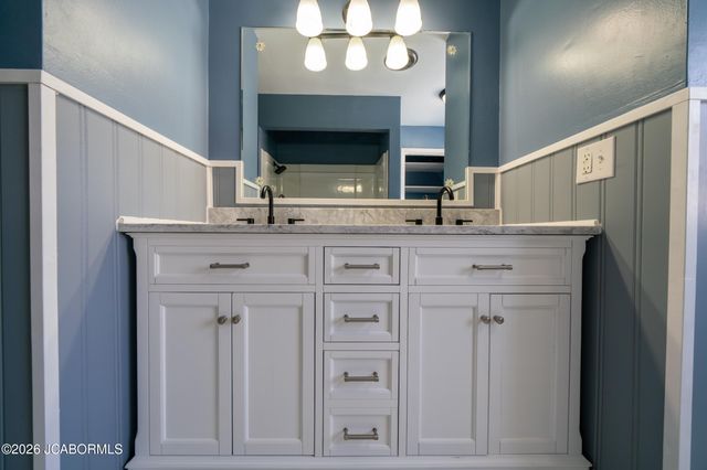 2009 WAYNE AVENUE, Jefferson City, MO 65109