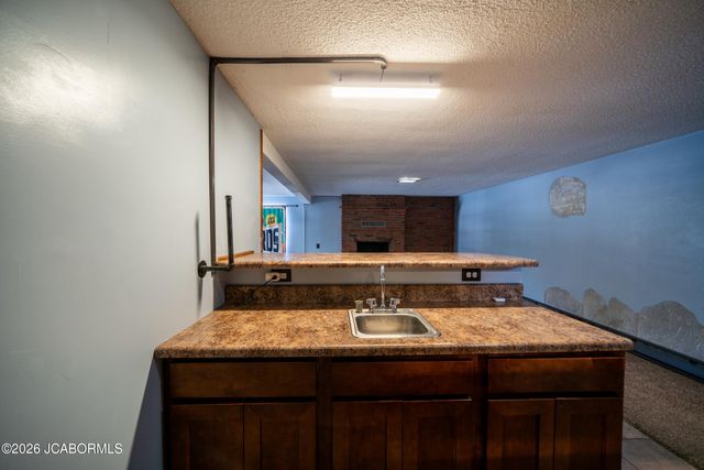 2009 WAYNE AVENUE, Jefferson City, MO 65109