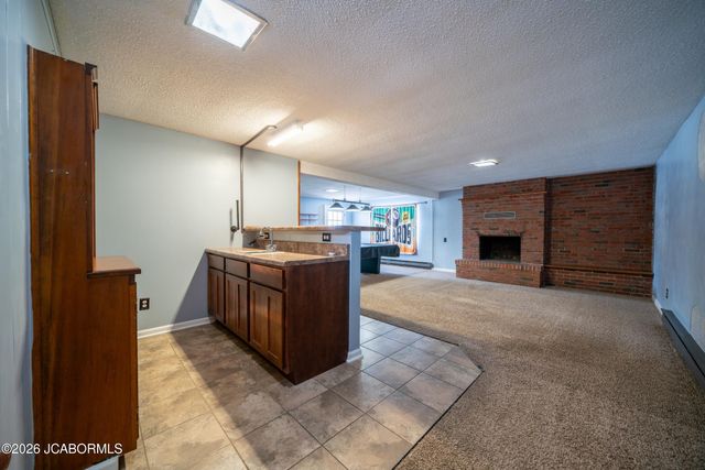 2009 WAYNE AVENUE, Jefferson City, MO 65109