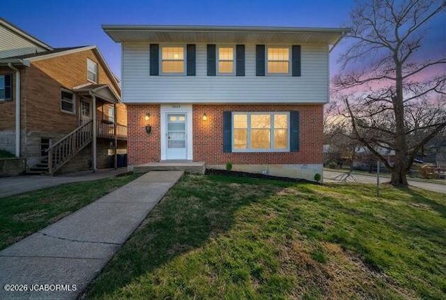 2009 WAYNE AVENUE, Jefferson City, MO 65109