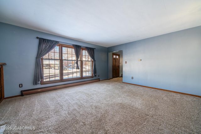 2009 WAYNE AVENUE, Jefferson City, MO 65109