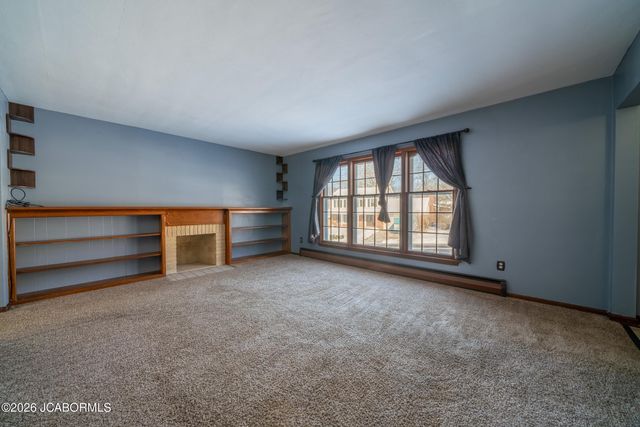 2009 WAYNE AVENUE, Jefferson City, MO 65109