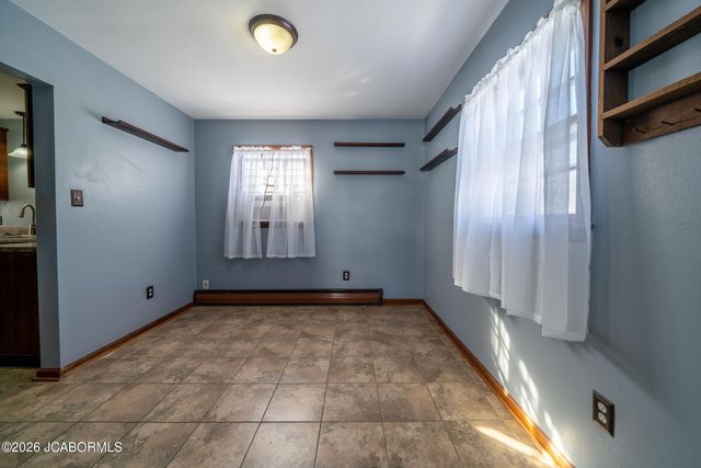 2009 WAYNE AVENUE, Jefferson City, MO 65109