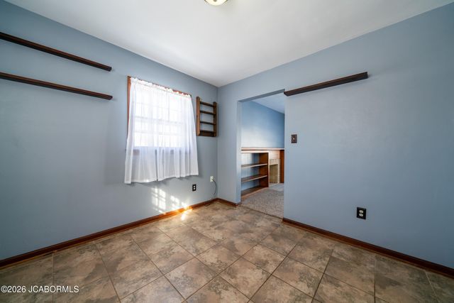 2009 WAYNE AVENUE, Jefferson City, MO 65109