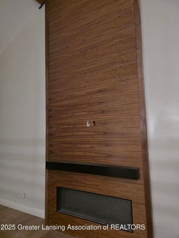 15347 Sherwood Lane, Lansing, MI 48906