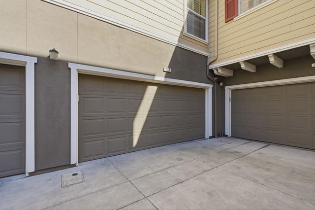 631 True Wind Way 216, Redwood City, CA 94063
