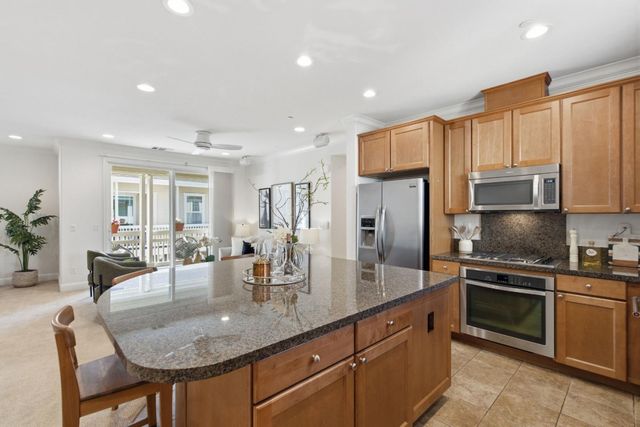 631 True Wind Way 216, Redwood City, CA 94063