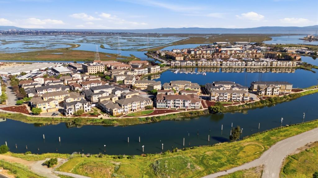 631 True Wind Way 216, Redwood City, CA 94063