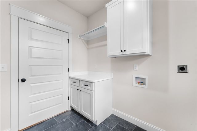 27 Kirkcudbright Lane, Bella Vista, AR 72715