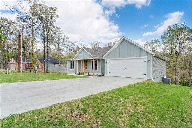 27 Kirkcudbright Lane, Bella Vista, AR 72715