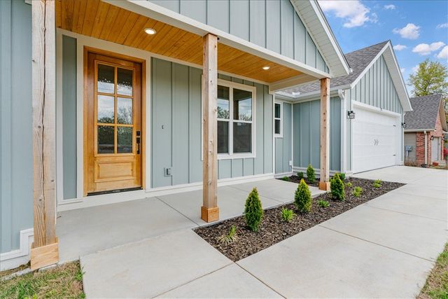 27 Kirkcudbright Lane, Bella Vista, AR 72715