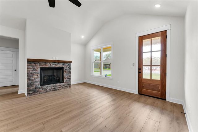 27 Kirkcudbright Lane, Bella Vista, AR 72715