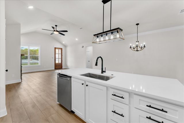27 Kirkcudbright Lane, Bella Vista, AR 72715