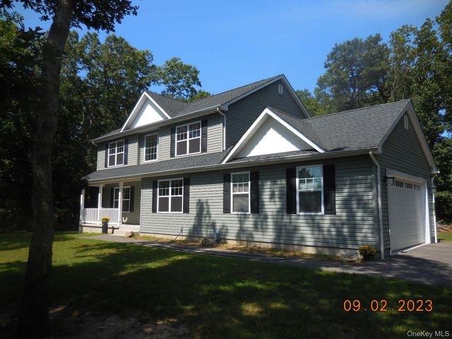 230 Expressway Drive N, Medford, NY 11763