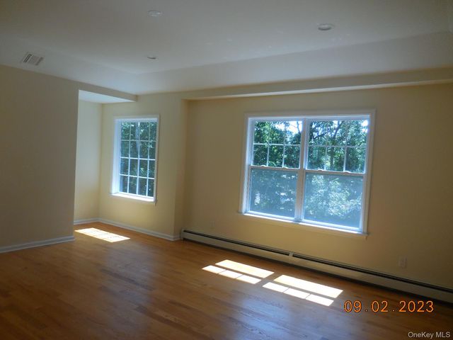 230 Expressway Drive N, Medford, NY 11763