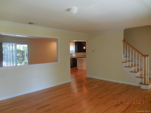 230 Expressway Drive N, Medford, NY 11763