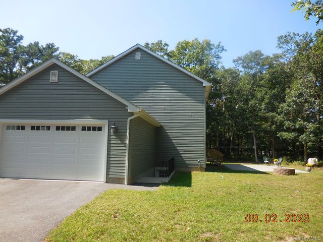 230 Expressway Drive N, Medford, NY 11763