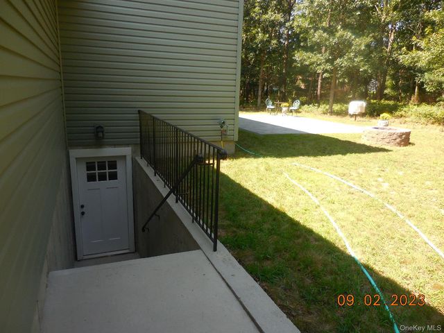 230 Expressway Drive N, Medford, NY 11763