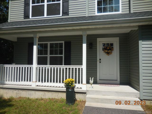 230 Expressway Drive N, Medford, NY 11763