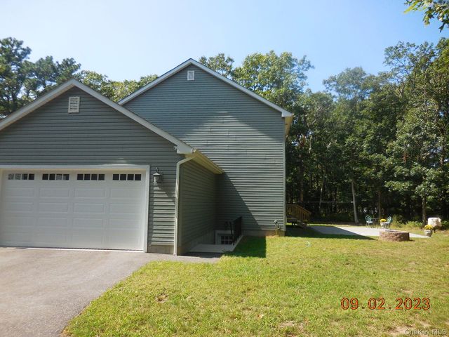 230 Expressway Drive N, Medford, NY 11763
