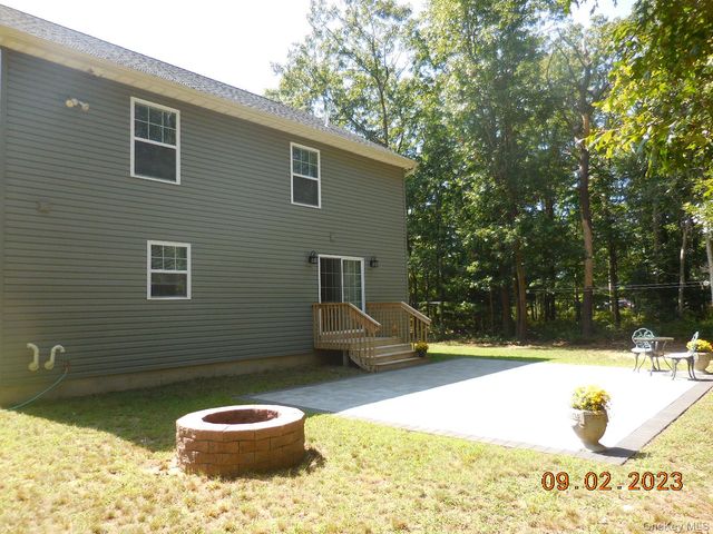 230 Expressway Drive N, Medford, NY 11763