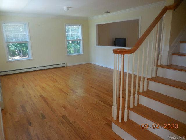 230 Expressway Drive N, Medford, NY 11763