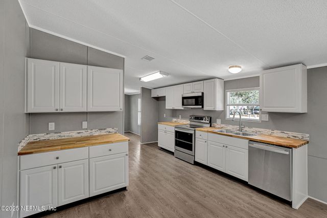 103 ALBANY Court, Satsuma, FL 32189