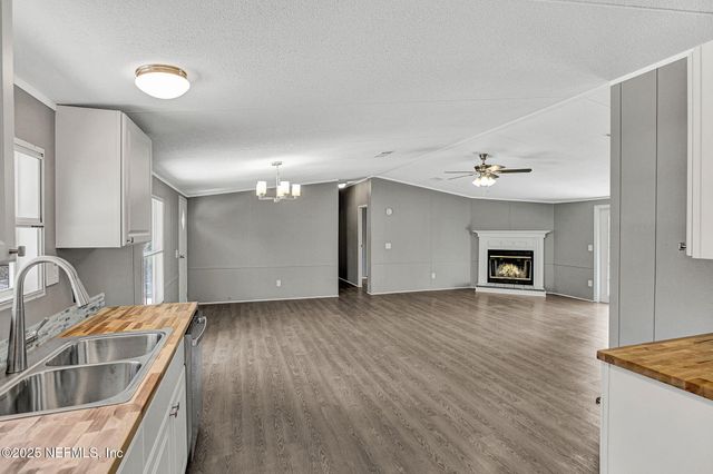 103 ALBANY Court, Satsuma, FL 32189