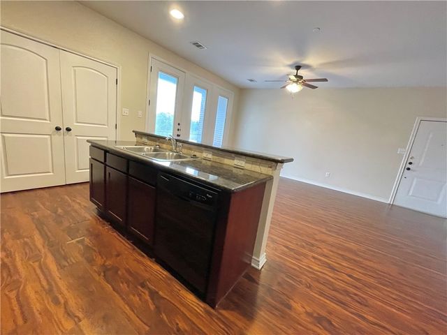 1915 Dartmouth Street 1031, College Station, TX 77840