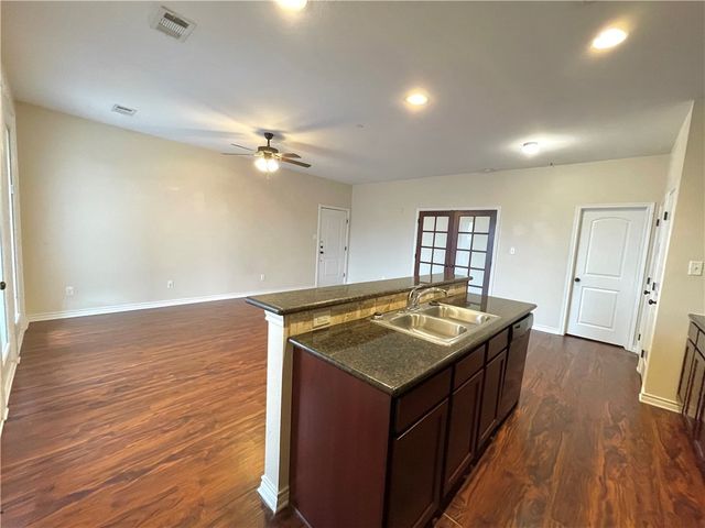 1915 Dartmouth Street 1031, College Station, TX 77840