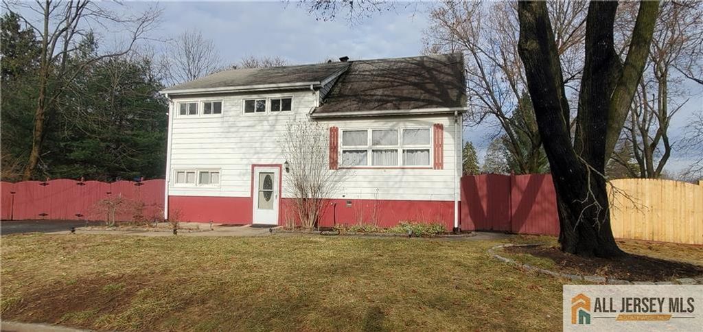 40 Beverly Avenue, Franklin, NJ 08873