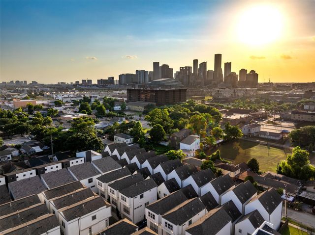 411 N Live Oak Street, Houston, TX 77003