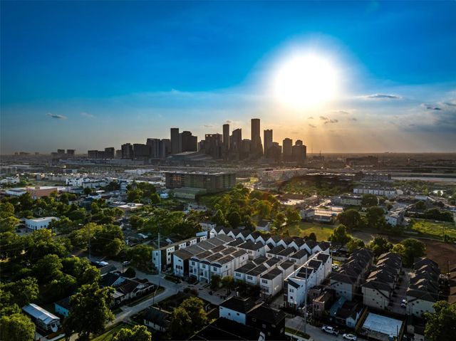 411 N Live Oak Street, Houston, TX 77003