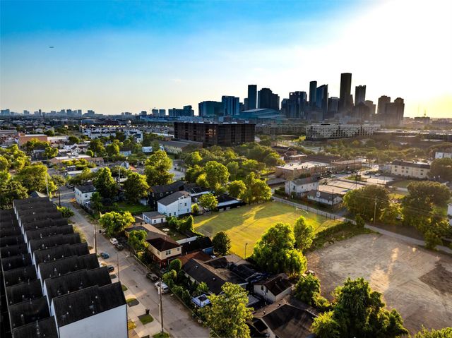 411 N Live Oak Street, Houston, TX 77003