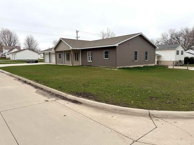 506 S 3rd St, Osage, IA 50461