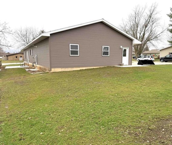 506 S 3rd St, Osage, IA 50461