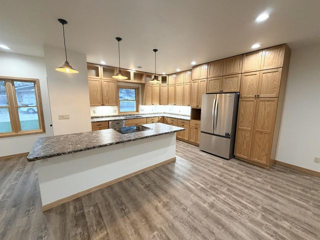 506 S 3rd St, Osage, IA 50461