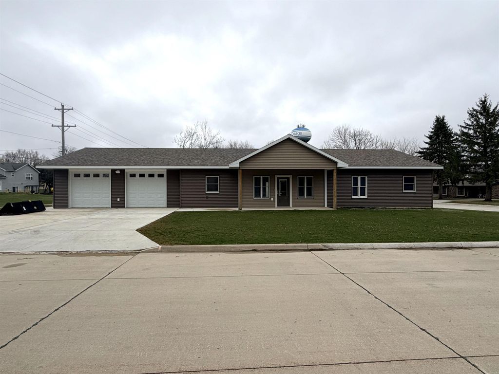 506 S 3rd St, Osage, IA 50461