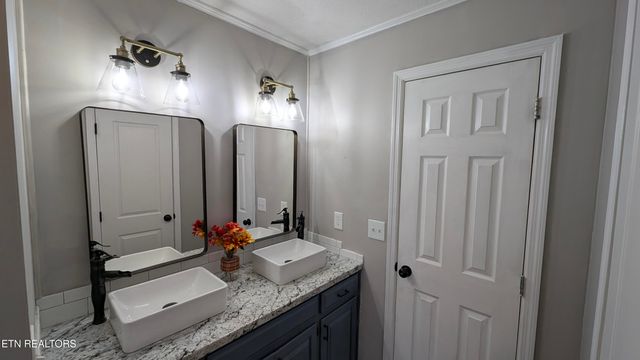 858 Seed Tick Rd, Philadelphia, TN 37846