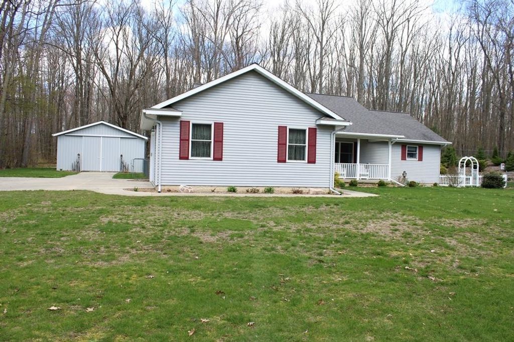 1452 Byfield Drive, Harrison, MI 48625