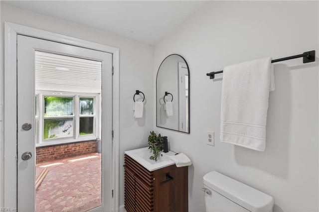 404 Eisenhower CIR, Portsmouth, VA 23701