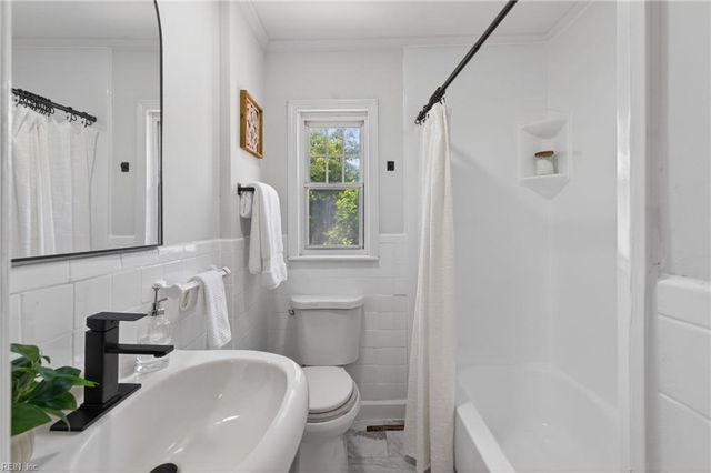 404 Eisenhower CIR, Portsmouth, VA 23701